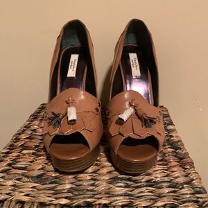 My roommate bought these and never wore them!